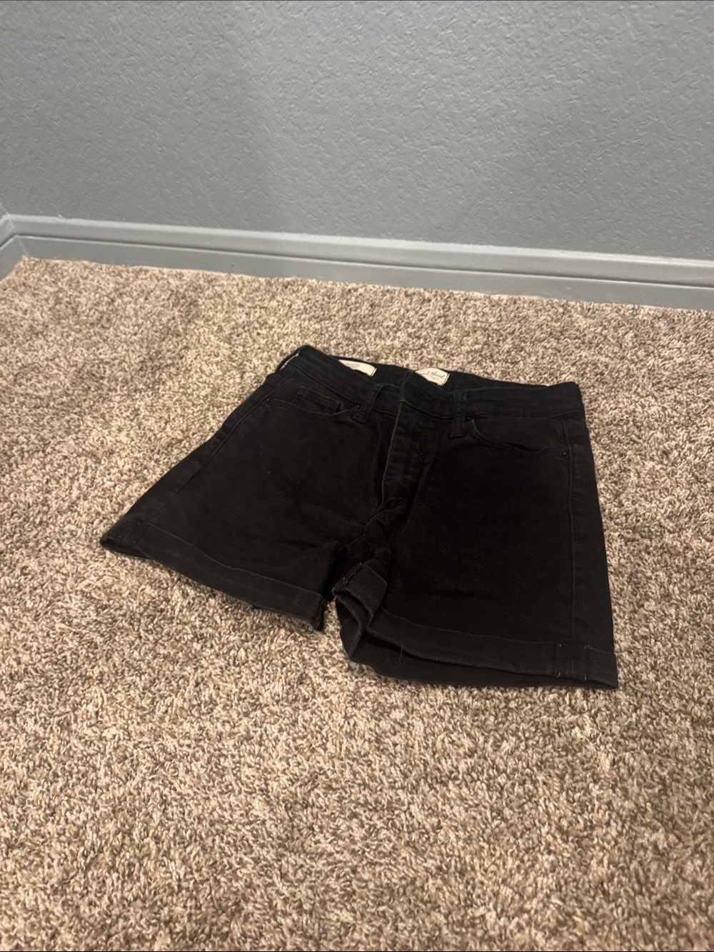 Universal Thread Black High-Rise Rolled-Hem Denim Shorts